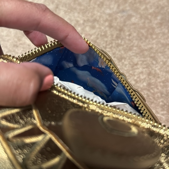 Stitch shoppe by loungefly Disney Aladdin genie lamp cross body bag - Picture 5 of 6